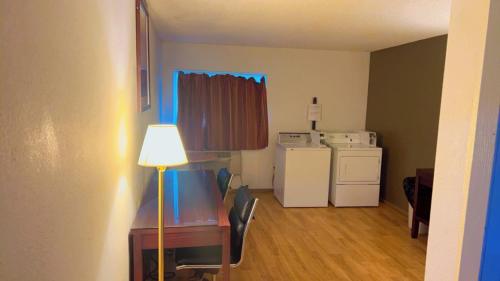 Rodeway Inn Rifle - image 4