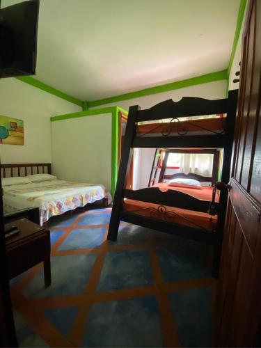 1 double bed, 1 bunk bed