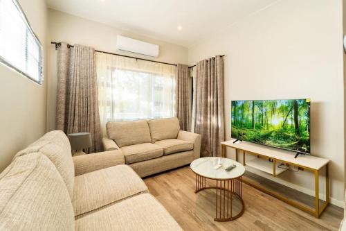Platinum Peak Luxury Apartment -Victoria Falls - image 3
