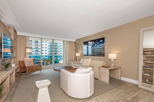 1 Hotel King Suite 1BR 1 5BA in Miami Beach, USA