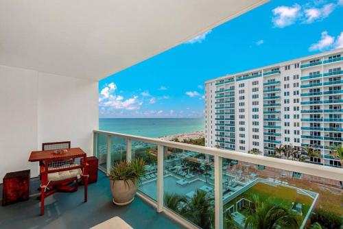 1 Hotel King Suite 1BR 1 5BA in Miami Beach, USA