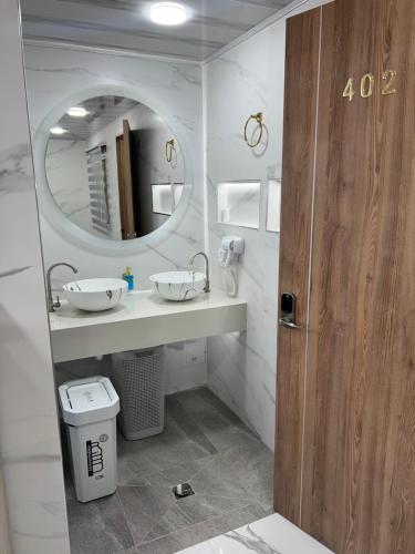 Deluxe Double Room image 1