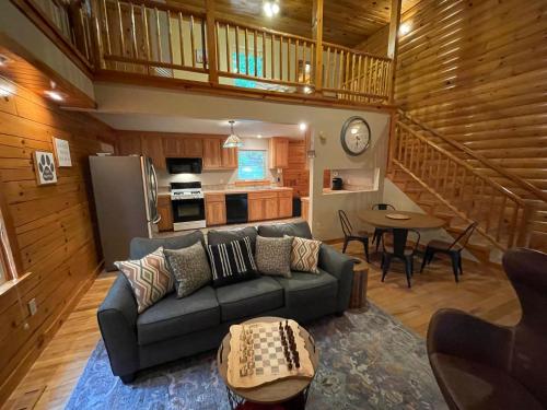 Lilly and Olivers Cabin in Black Mountain, USA