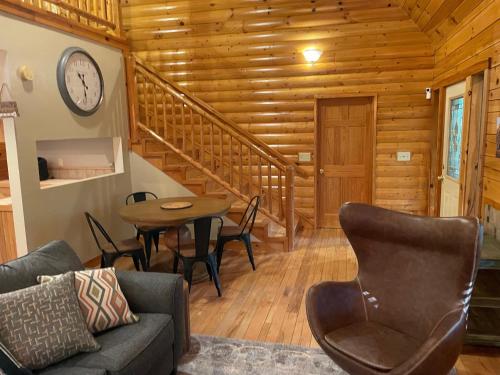 Lilly and Olivers Cabin in Black Mountain, USA
