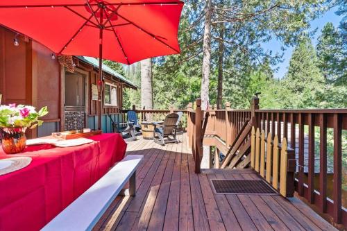 Lewis Creek cabin near Yosemite king beds