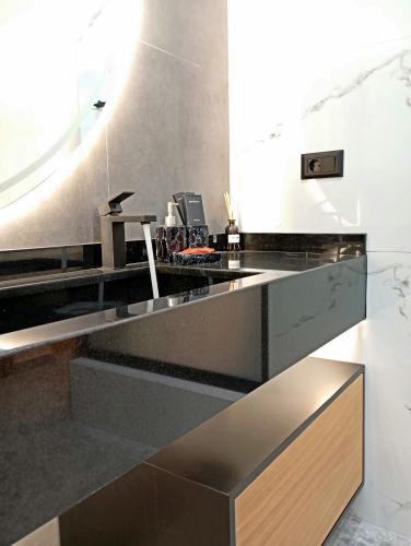 King Suite image 6