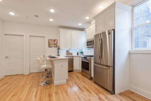Modern & Spacious 3 BED & 2 BA Condo mins from NYC in Jersey City, USA
