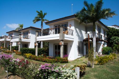 Bahia Del Sol Villas & Condominiums