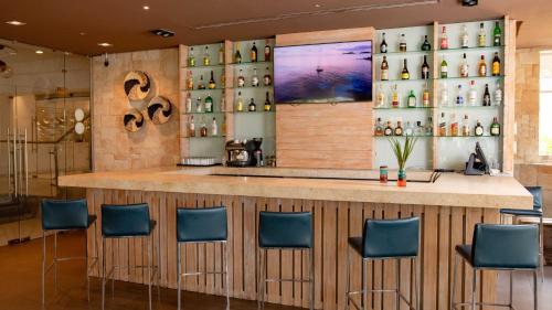 563104325 Holiday Inn Acapulco La Isla by IHG