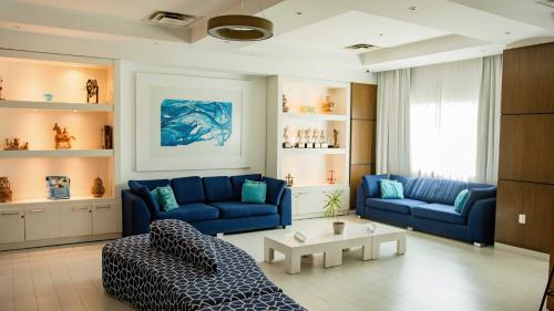 563104329 Holiday Inn Acapulco La Isla by IHG