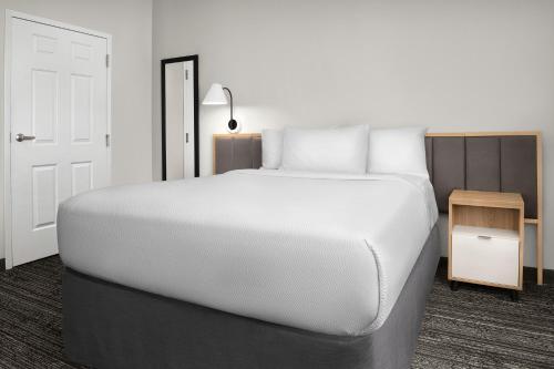 2 bedrooms, 3 beds