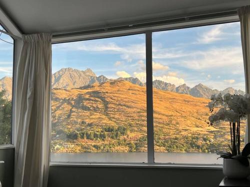 Private elevated, lake & mountain view apartment, Queenstown (foto 4)