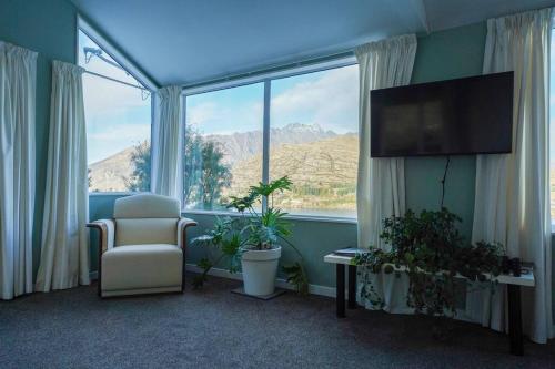Private elevated, lake & mountain view apartment, Queenstown (foto 10)