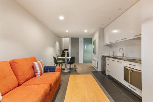 Top of the Lake Apartment - image 3