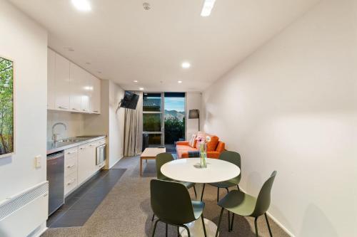 Top of the Lake Apartment - image 2