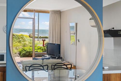By The Sea Beachfront Apartment Wifi