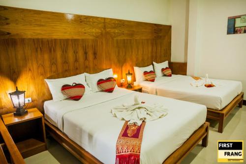2 queen beds