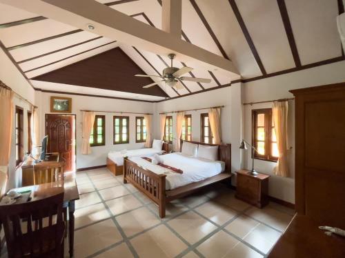 Ongsantiphap villa resort  near Gibbon Rehabilitation Project