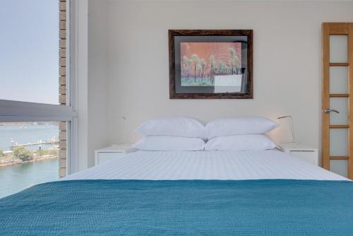 Wake up to Sydney Harbour - image 13