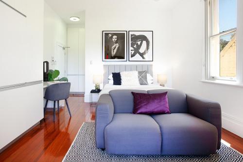 Charming Studio With Balcony in Inner-City Glebe - image 12