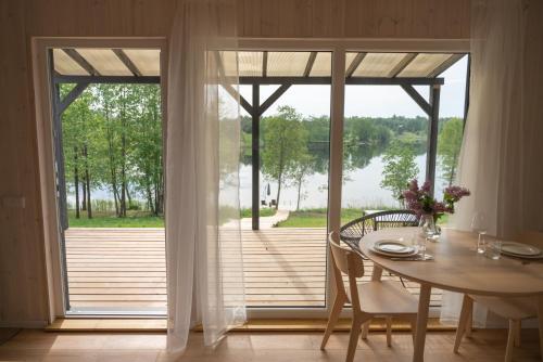 Pineplace trio JŪRA (Pineplace trio JURA) in 因圖爾克