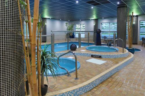 Úszómedence, Best Western Premier Suites Hotel & Spa Liverpool-Knowsley in Simonswood