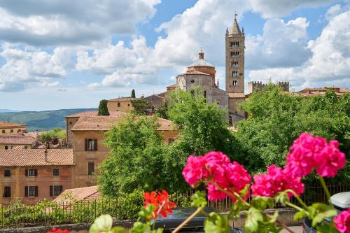 Superior One-Bedroom Apartment with Balcony