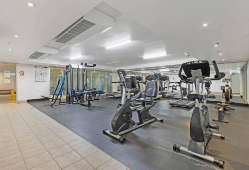 Central 1-Bed with Parking, Pool, Sauna & Gym