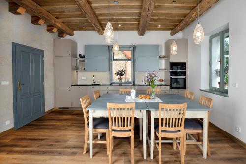 ห้องครัว, Prázdninový dům DESÍTKA (Prazdninovy dum DESITKA) in ลิบัน