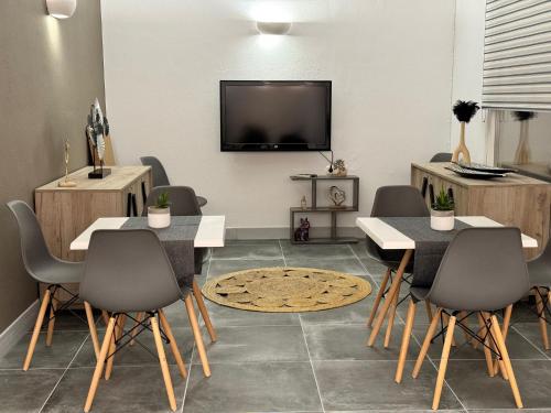 Dilion Hotel - image 2