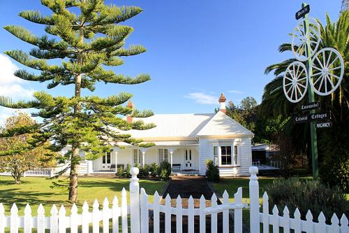 . Coromandel Cottages