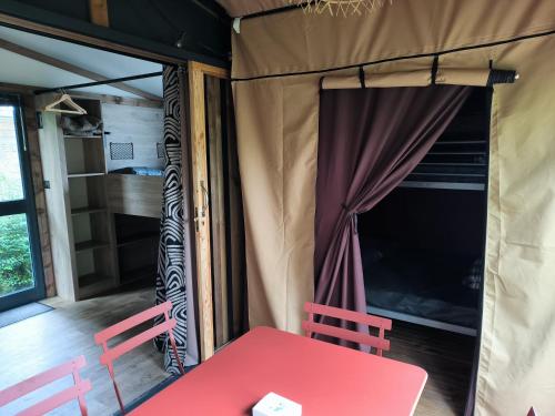 2 bedrooms, 4 beds