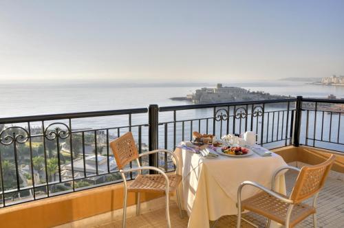 Deluxe Suite with Sea View image 5