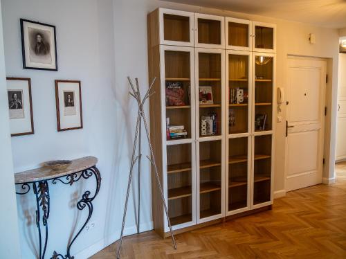 Crystal Suites Old Town - image 10