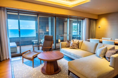 Premium Suite with Open-Air Bath