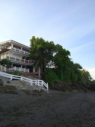 Amazing Coast Co. Ltd. / Costa Madrangca in サン ホセ デ ブエナビスタ