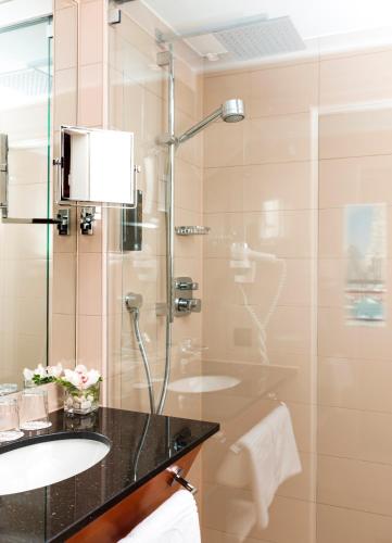 Double Room image 7