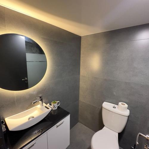 Banheiro, Batroun Modern Guest house in Batroun