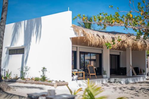 Dreamshore Kiwi Beach Resort in Tablas Island