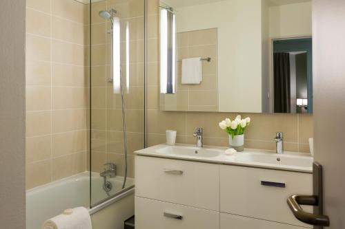 2 bedrooms, 4 beds