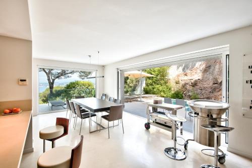 Villa Mont Boron, vue mer exceptionnelle, Nice (photo 9)