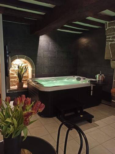 L'Etreinte, gîte de charme avec jacuzzi intérieur et sauna (L'Etreinte, gite de charme avec jacuzzi interieur et sauna) in Guemene-sur-Scorff