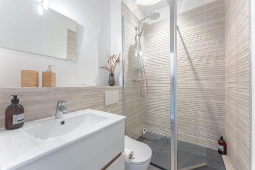 One-Bedroom Apartment image 6