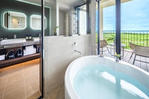 room detail thumbnail 2