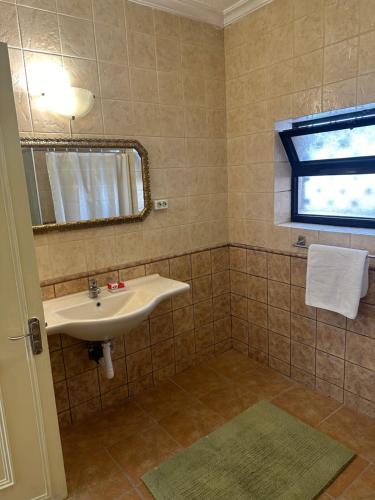 Beautiful & Cozy Newly remodeled 2 Bedroom - image 12