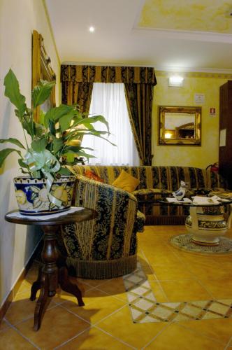 Lobby, Hotel Squarciarelli in Grottaferrata