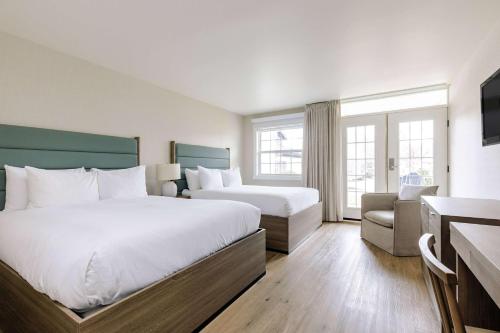 2 queen beds
