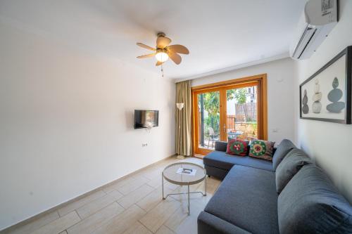 Apartment with Garden View image 7