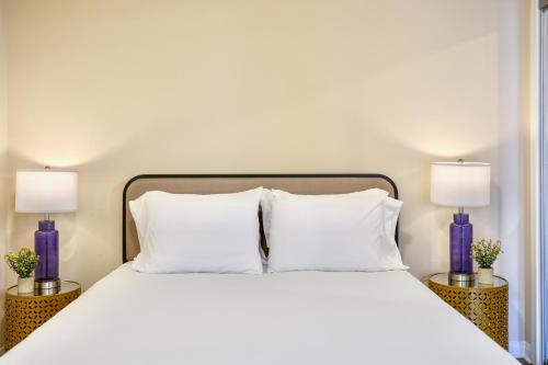 Los Angeles Modern Studio