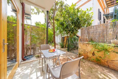 Apartment with Garden View image 1